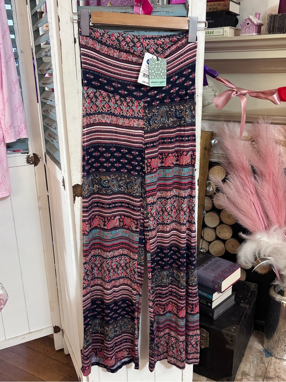 About A Girl Los Angeles boho flare yoga pants size S